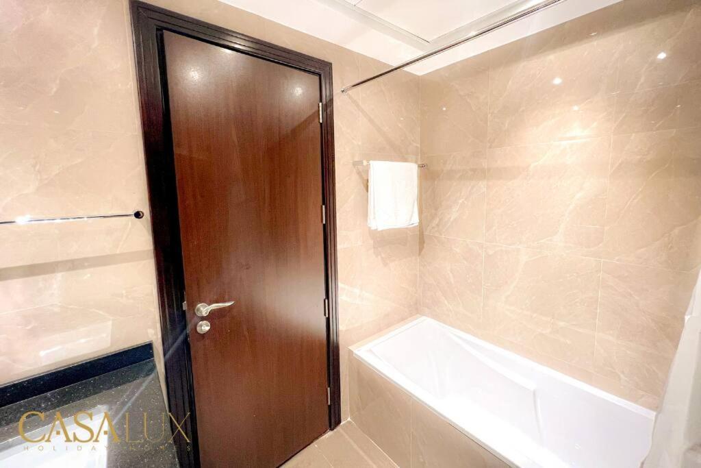 Lovely Big Studio W/ Burj Khalifa View In Downtown Dubai Dış mekan fotoğraf