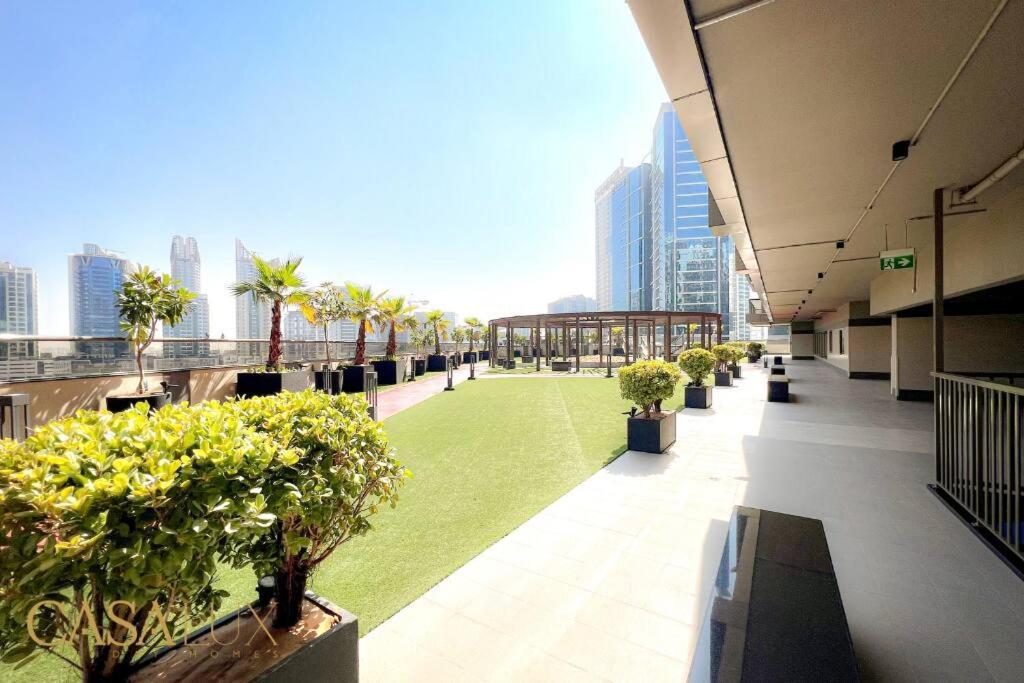 Lovely Big Studio W/ Burj Khalifa View In Downtown Dubai Dış mekan fotoğraf